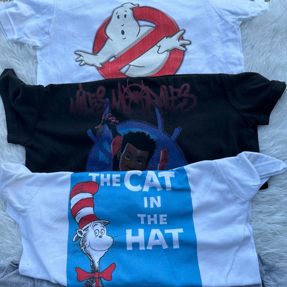 New 
boys 
short sleeve 
T-Shirts 
size small
Crew neck 
Bundle of 4
#T01